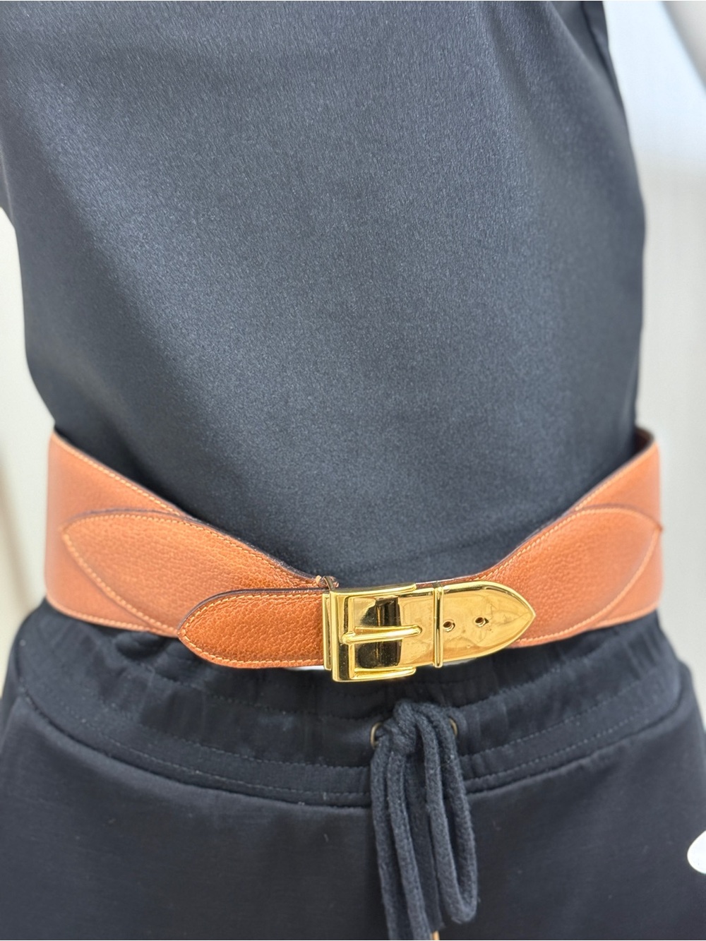 Gucci Brown Leather Belt with Gold Buckle in great conditions